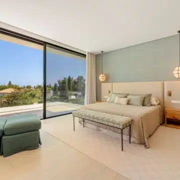 Contemporary 6-bedroom villa in the prestigious Guadalmina Alta, San Pedro de Alcantara Picture 2