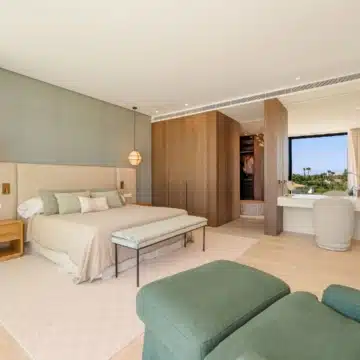 Contemporary 6-bedroom villa in the prestigious Guadalmina Alta, San Pedro de Alcantara Picture 35