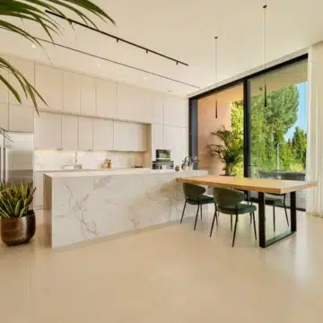 Contemporary 6-bedroom villa in the prestigious Guadalmina Alta, San Pedro de Alcantara Picture 40