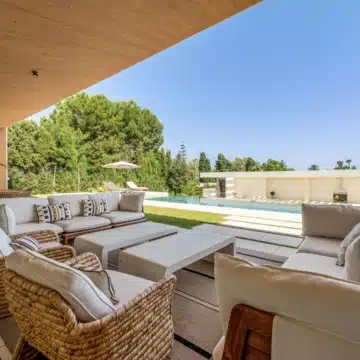 Contemporary 6-bedroom villa in the prestigious Guadalmina Alta, San Pedro de Alcantara Picture 6