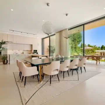 Contemporary 6-bedroom villa in the prestigious Guadalmina Alta, San Pedro de Alcantara Picture 43