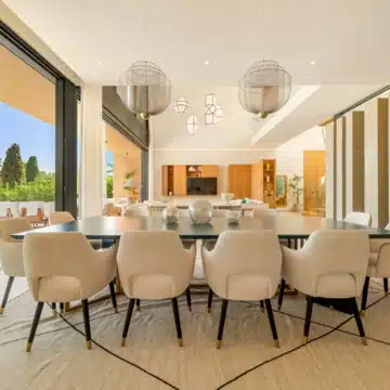 Contemporary 6-bedroom villa in the prestigious Guadalmina Alta, San Pedro de Alcantara Picture 3