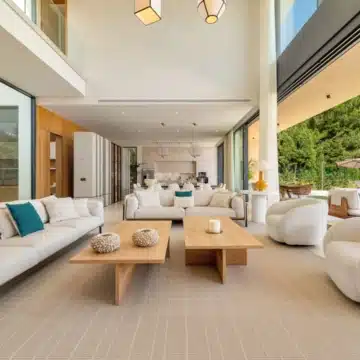 Contemporary 6-bedroom villa in the prestigious Guadalmina Alta, San Pedro de Alcantara Picture 0