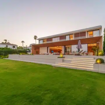 Contemporary 6-bedroom villa in the prestigious Guadalmina Alta, San Pedro de Alcantara Picture 36