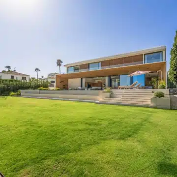 Contemporary 6-bedroom villa in the prestigious Guadalmina Alta, San Pedro de Alcantara Picture 48