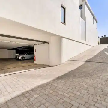 Contemporary 6-bedroom villa in the prestigious Guadalmina Alta, San Pedro de Alcantara Picture 51