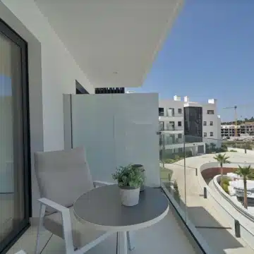 Fully furnished 2-bedroom apartment in the exclusive Higuerón West, Fuengirola Picture 3