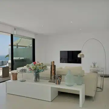 Fully furnished 2-bedroom apartment in the exclusive Higuerón West, Fuengirola Picture 0