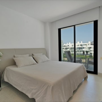 Fully furnished 2-bedroom apartment in the exclusive Higuerón West, Fuengirola Picture 2