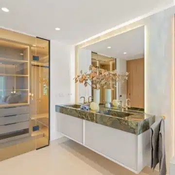 Fully renovated apartment with beautiful sea views in Bahía del Velerín, Estepona Picture 13