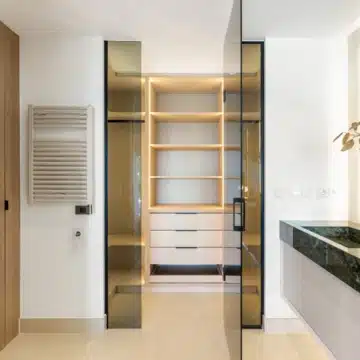 Fully renovated apartment with beautiful sea views in Bahía del Velerín, Estepona Picture 10