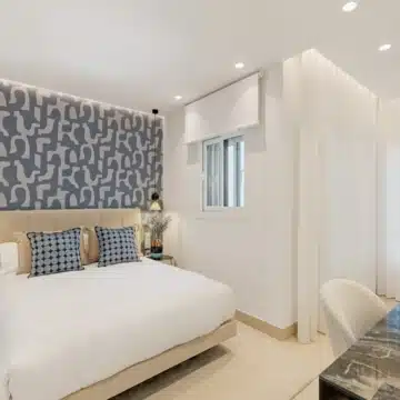 Fully renovated apartment with beautiful sea views in Bahía del Velerín, Estepona Picture 15