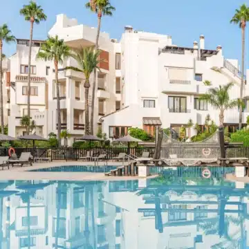 Fully renovated apartment with beautiful sea views in Bahía del Velerín, Estepona Picture 16