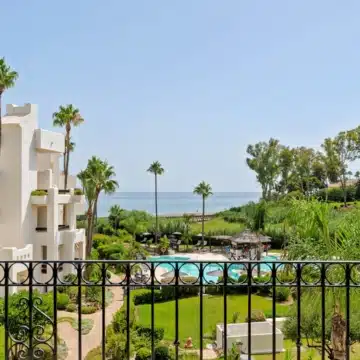 Fully renovated apartment with beautiful sea views in Bahía del Velerín, Estepona Picture 0