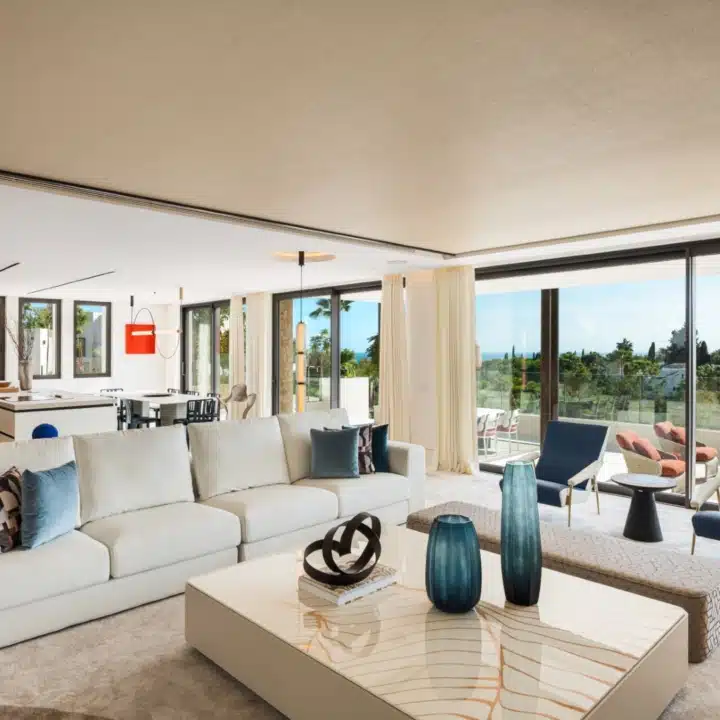 Exceptional contemporary villa located in the prestigious Marbella Hill Club Picture