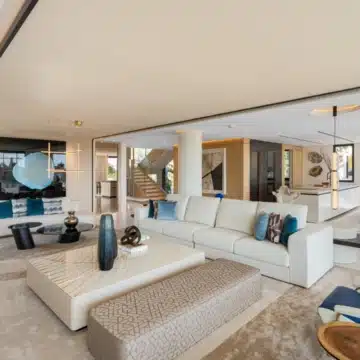 Exceptional contemporary villa located in the prestigious Marbella Hill Club Picture 12