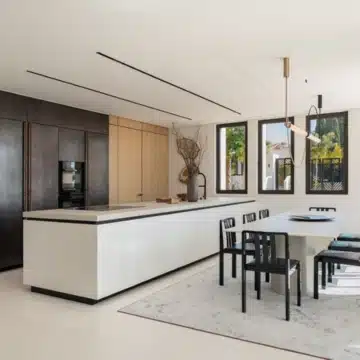 Exceptional contemporary villa located in the prestigious Marbella Hill Club Picture 10