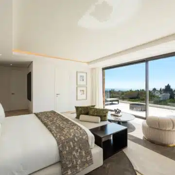 Exceptional contemporary villa located in the prestigious Marbella Hill Club Picture 11