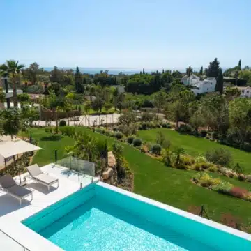 Exceptional contemporary villa located in the prestigious Marbella Hill Club Picture 28