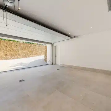 Exceptional contemporary villa located in the prestigious Marbella Hill Club Picture 29