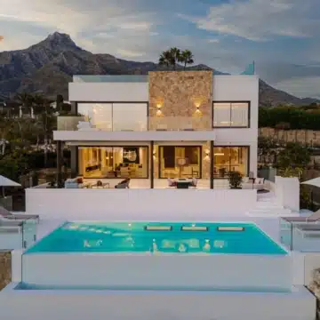 Exceptional contemporary villa located in the prestigious Marbella Hill Club Picture 31