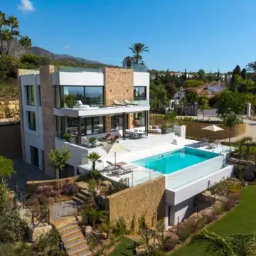 Exceptional contemporary villa located in the prestigious Marbella Hill Club Picture 25