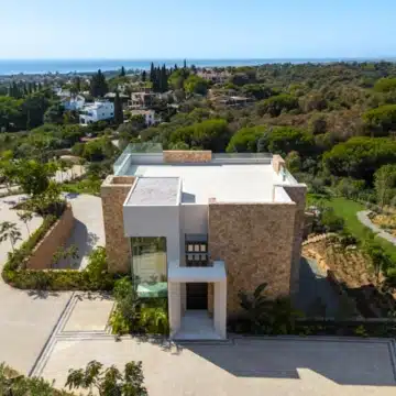 Exceptional contemporary villa located in the prestigious Marbella Hill Club Picture 26