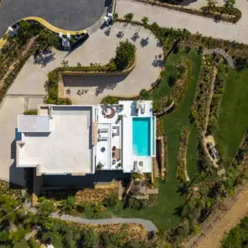 Exceptional contemporary villa located in the prestigious Marbella Hill Club Picture 27