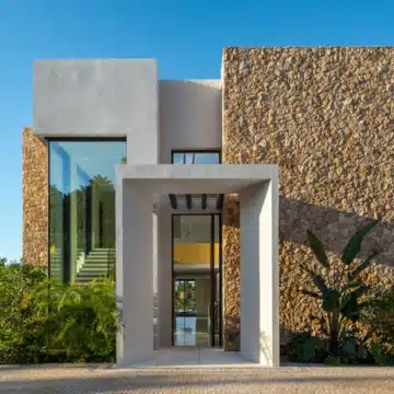 Exceptional contemporary villa located in the prestigious Marbella Hill Club Picture 6