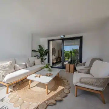 New Build Resale! 3 bedroom corner apartment on the higher elevation of Scala in the City Centre of Estepona Picture 2