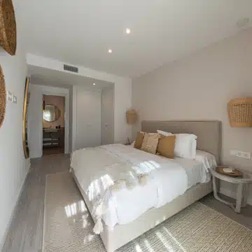 New Build Resale! 3 bedroom corner apartment on the higher elevation of Scala in the City Centre of Estepona Picture 11