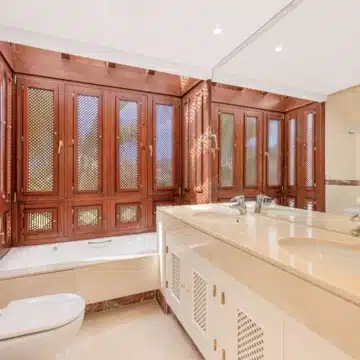 Frontline beach 3-bedroom apartment in the prestigious community of Bahia Alcántara, San Pedro de Alcántara Picture 17