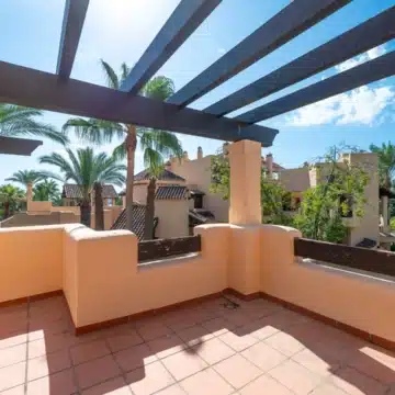Frontline beach 3-bedroom apartment in the prestigious community of Bahia Alcántara, San Pedro de Alcántara Picture 23