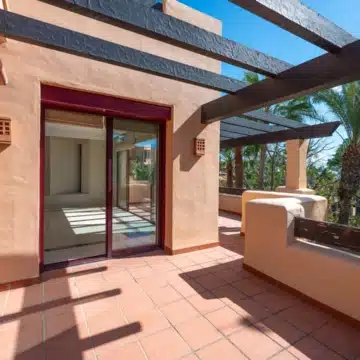 Frontline beach 3-bedroom apartment in the prestigious community of Bahia Alcántara, San Pedro de Alcántara Picture 15