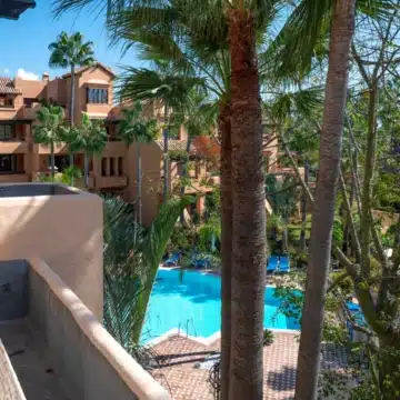 Frontline beach 3-bedroom apartment in the prestigious community of Bahia Alcántara, San Pedro de Alcántara Picture 14