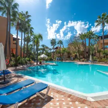 Frontline beach 3-bedroom apartment in the prestigious community of Bahia Alcántara, San Pedro de Alcántara Picture 24