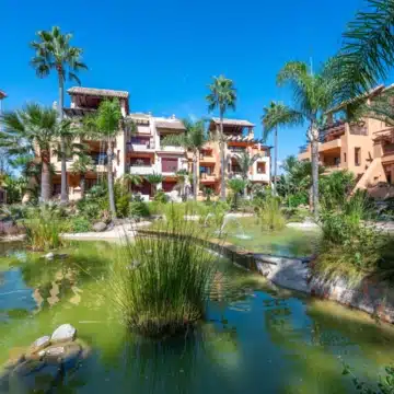 Frontline beach 3-bedroom apartment in the prestigious community of Bahia Alcántara, San Pedro de Alcántara Picture 25