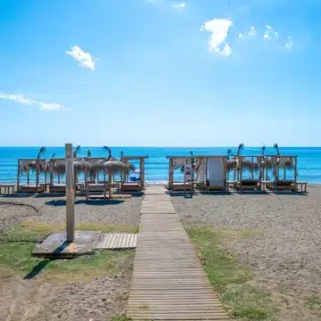 Frontline beach 3-bedroom apartment in the prestigious community of Bahia Alcántara, San Pedro de Alcántara Picture 2