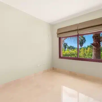 Frontline beach 3-bedroom apartment in the prestigious community of Bahia Alcántara, San Pedro de Alcántara Picture 21