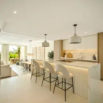 Exceptional frontline golf townhouse with panoramic views in La Quinta, Benahavís Picture 6