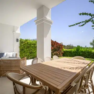 Exceptional frontline golf townhouse with panoramic views in La Quinta, Benahavís Picture 1