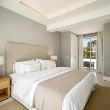 Exceptional frontline golf townhouse with panoramic views in La Quinta, Benahavís Picture 27