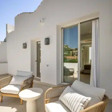 Exceptional frontline golf townhouse with panoramic views in La Quinta, Benahavís Picture 5