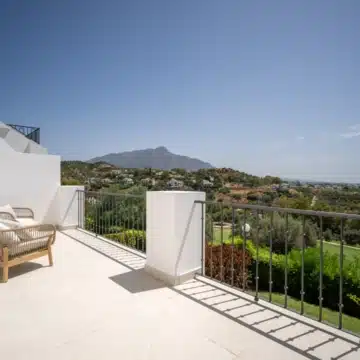 Exceptional frontline golf townhouse with panoramic views in La Quinta, Benahavís Picture 33