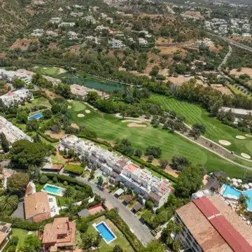 Exceptional frontline golf townhouse with panoramic views in La Quinta, Benahavís Picture 37