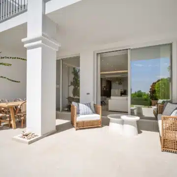Exceptional frontline golf townhouse with panoramic views in La Quinta, Benahavís Picture 7