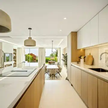 Exceptional frontline golf townhouse with panoramic views in La Quinta, Benahavís Picture 4