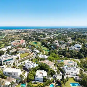 Stunning villa located in the prestigious and highly sought-after El Herrojo, Benahavís Picture 50