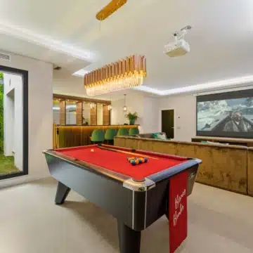 Contemporary villa designed for modern living in La Quinta, Benahavis Picture 16