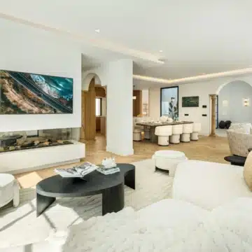 Exceptional frontline golf 5-bedroom villa in El Herrojo, Benahavis Picture 13